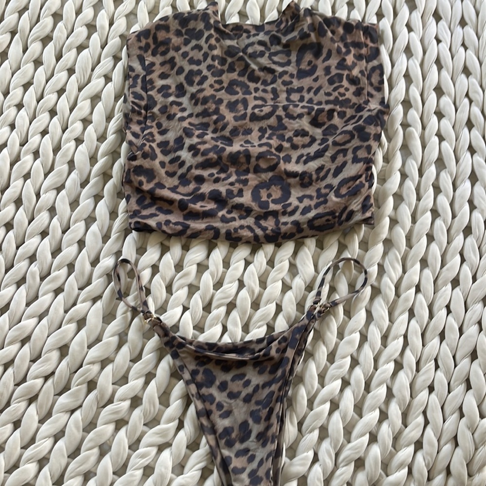 Frankie’s Bikinis set - Picture 6 of 6